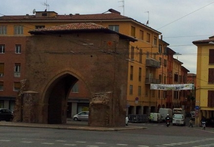 Piazza di Porta San Vitale - Dormire a Bologna